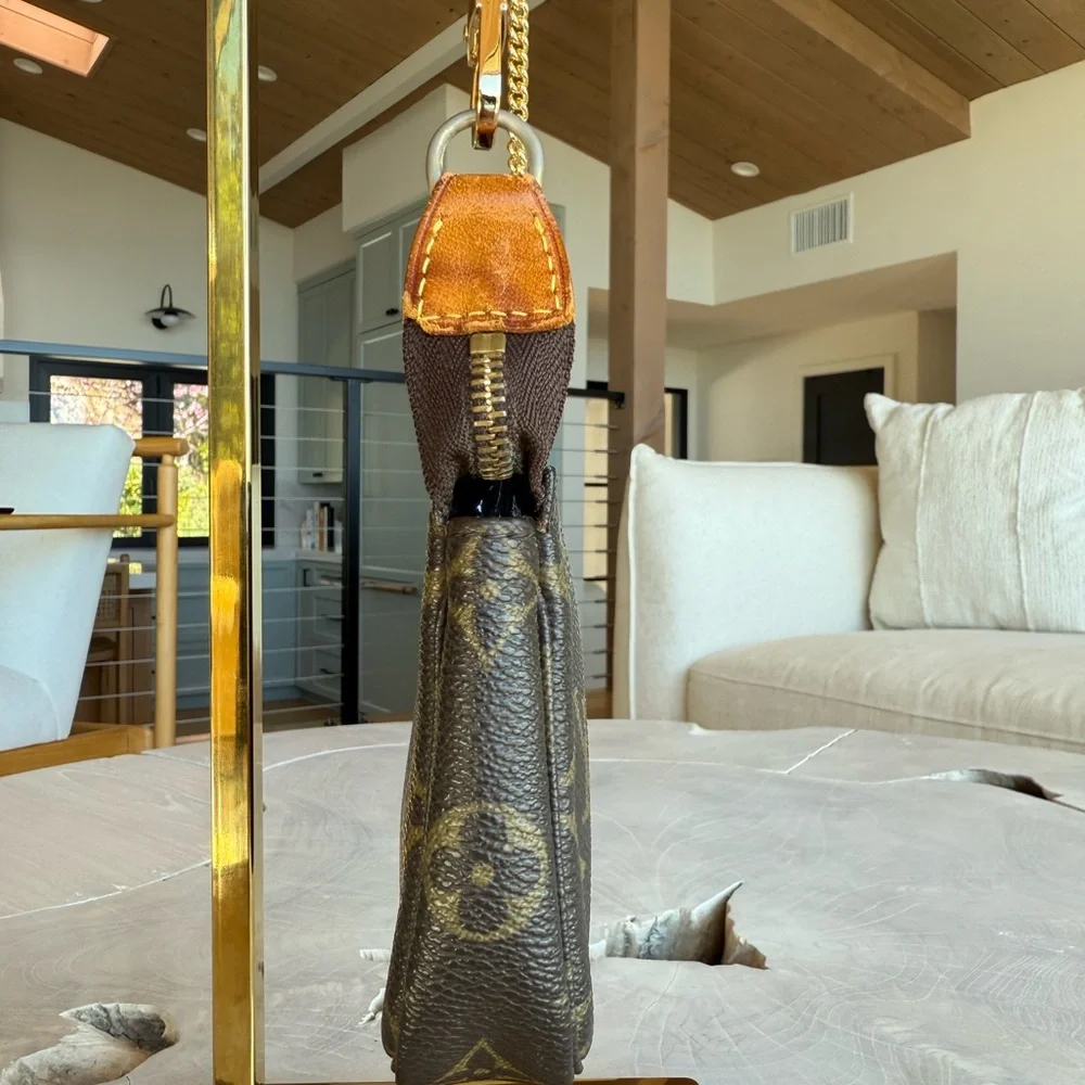 LV Mini Pochette - Picture 4 of 15